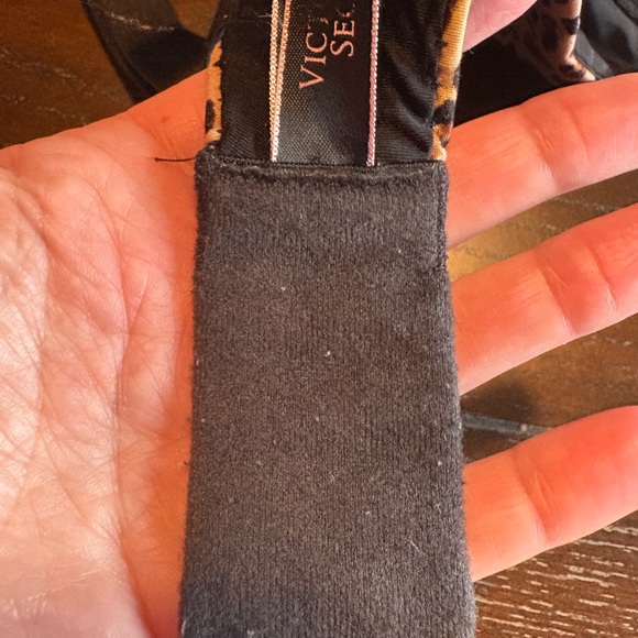 Victoria's Secret Leopard Print Bra with Black Straps GUC - Picture 12 of 16